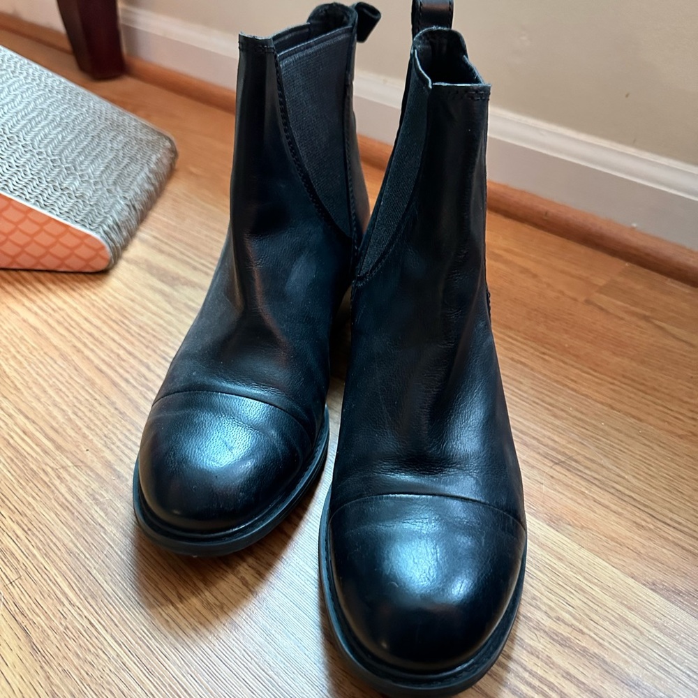 Timberland Black Ankle Boots Sleek Leather Design